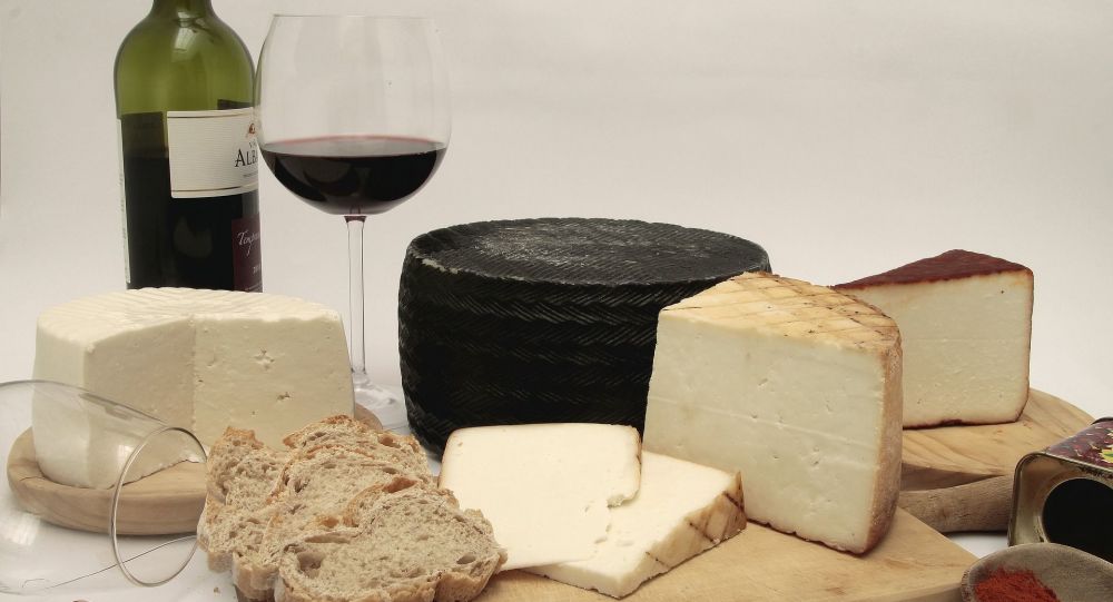 科学家发现红酒和奶酪有助于老年人避免老年痴呆症