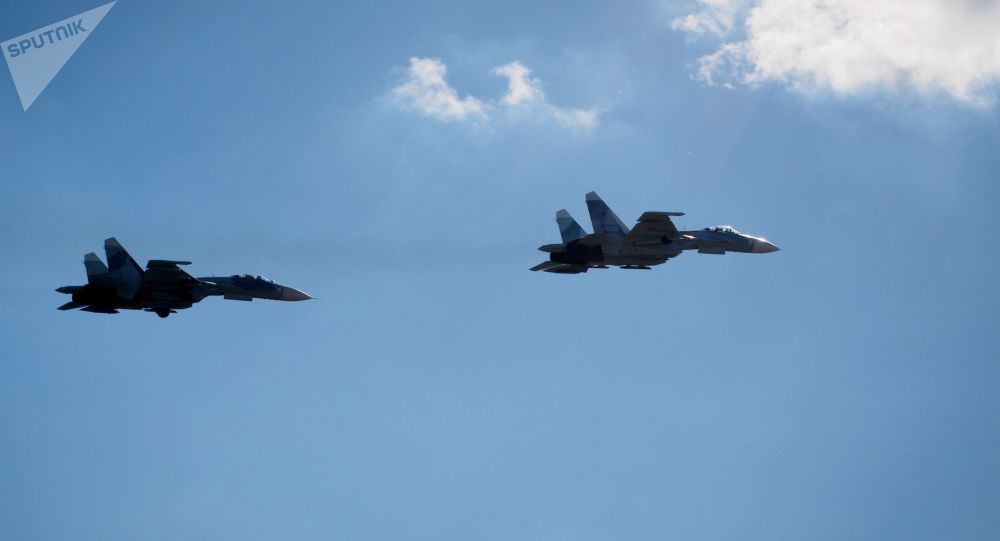 俄空军在黑海上空拦截美国电子侦察机