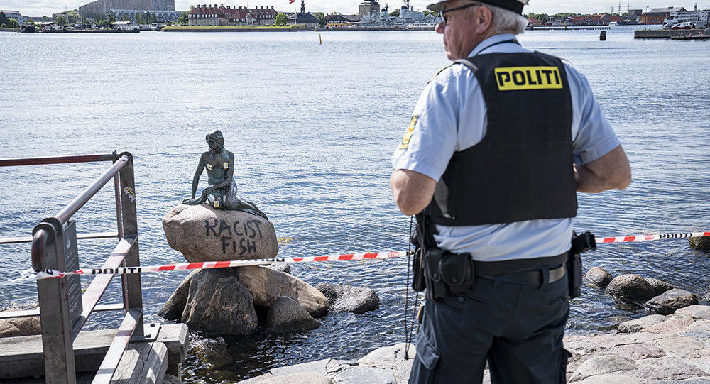 破坏者亵渎哥本哈根小美人鱼雕像