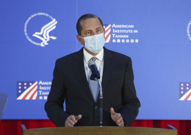 美国卫生部长亚历克斯·阿扎对台湾岛进行访问