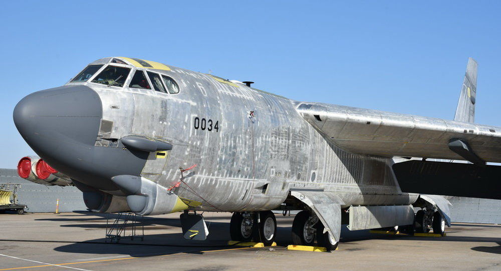 美国轰炸机被封存十年后重返服役