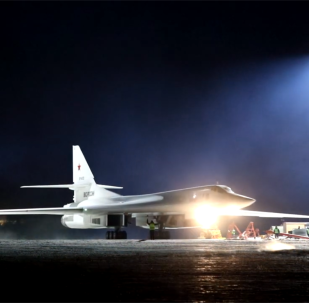 俄罗斯战略轰炸机图-160完成北极海域巡航