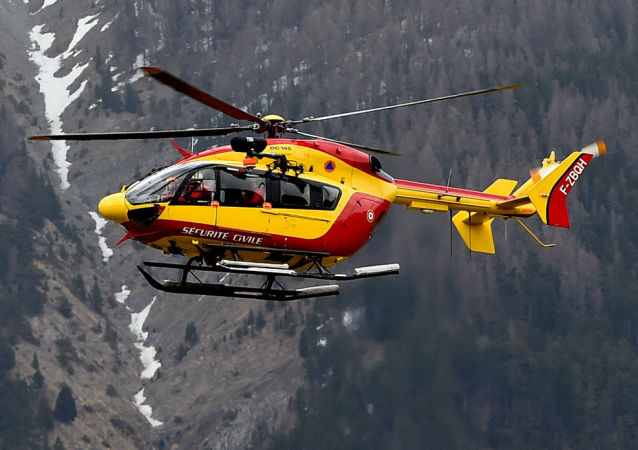 直升机进行搜寻(资料图片)