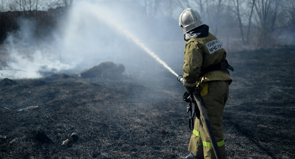 俄罗斯紧急情况部在远东开展大型防火防汛应急演练