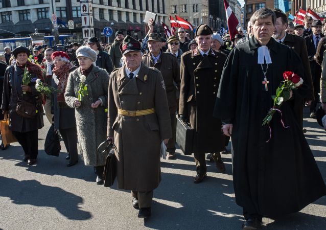 在拉脱维亚首都里加党卫军分子游行