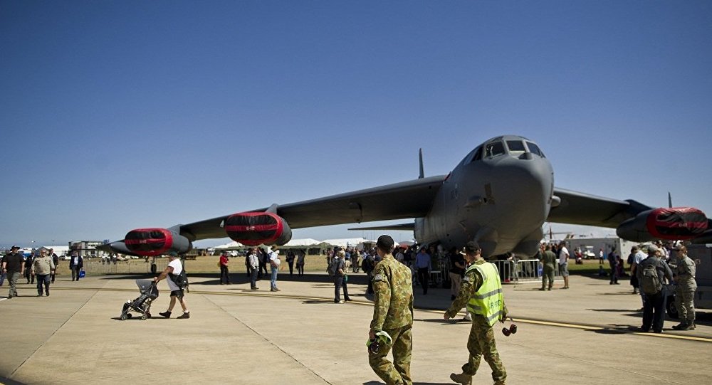 美國b-52轟炸機抵達卡塔爾空軍基地