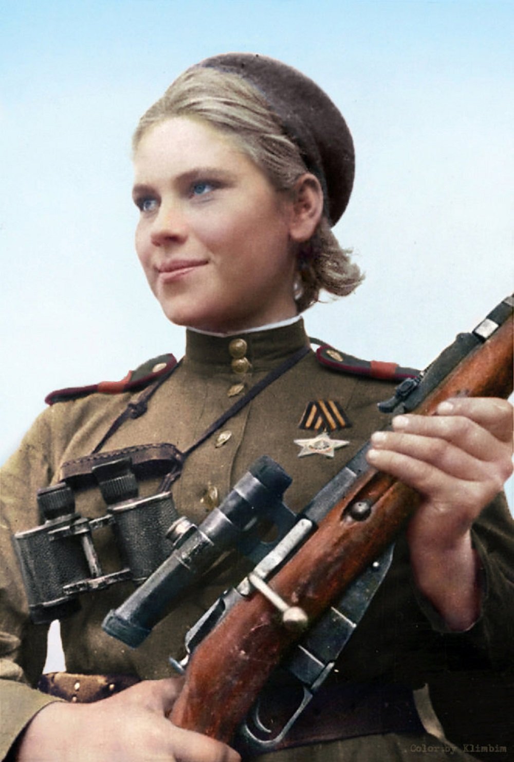 绽放全部美丽的英雄们:莫斯科配色师为卫国战争女兵的黑白照片上色