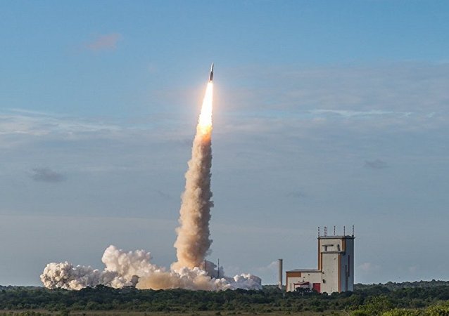 阿丽亚娜5型火箭从库鲁航天中心发射