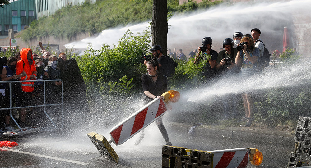 德内政部长:汉堡g20峰会抗议活动引骚乱导致近500名公职人员受伤