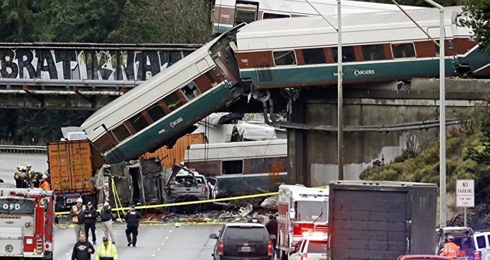 蒙古一列客运列车出轨 有人受伤