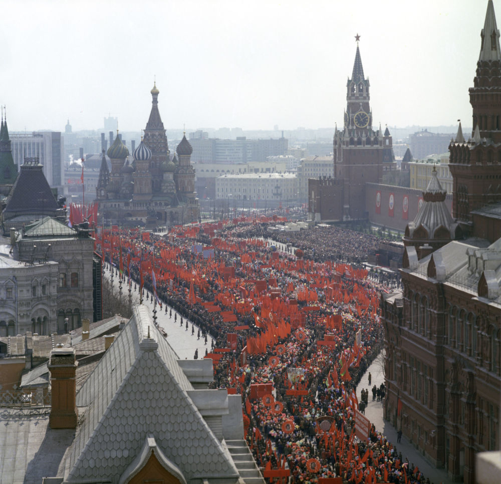 "和平,劳动,五月":在苏联"五·一"是国际劳动人民团结日