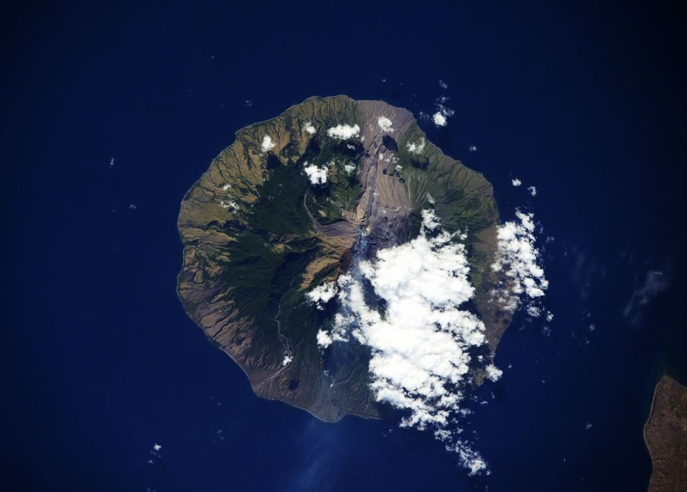 千岛群岛萨雷切夫火山喷发照