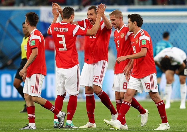 俄罗斯队在世界杯小组赛中踢赢埃及