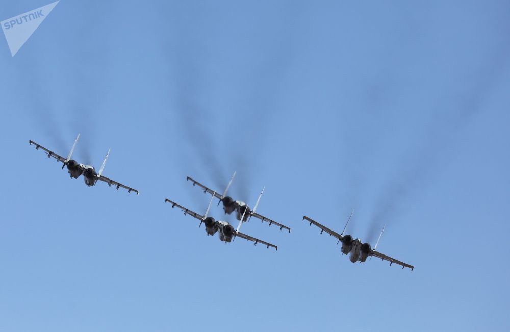 俄罗斯猎鹰飞行表演队在符拉迪沃斯托克示范表演苏35s战斗机