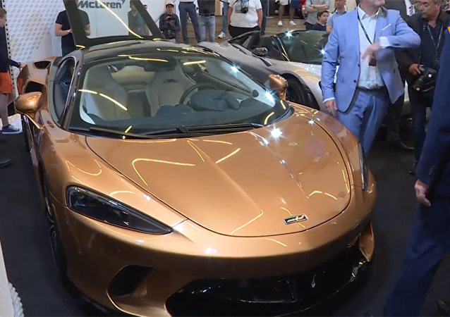 新迈凯伦跑车亮相摩纳哥