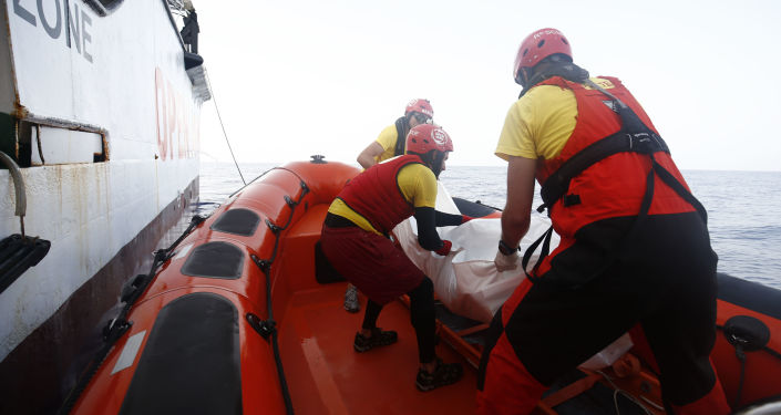 意大利批准60余名病弱非法移民登陆兰佩杜萨岛