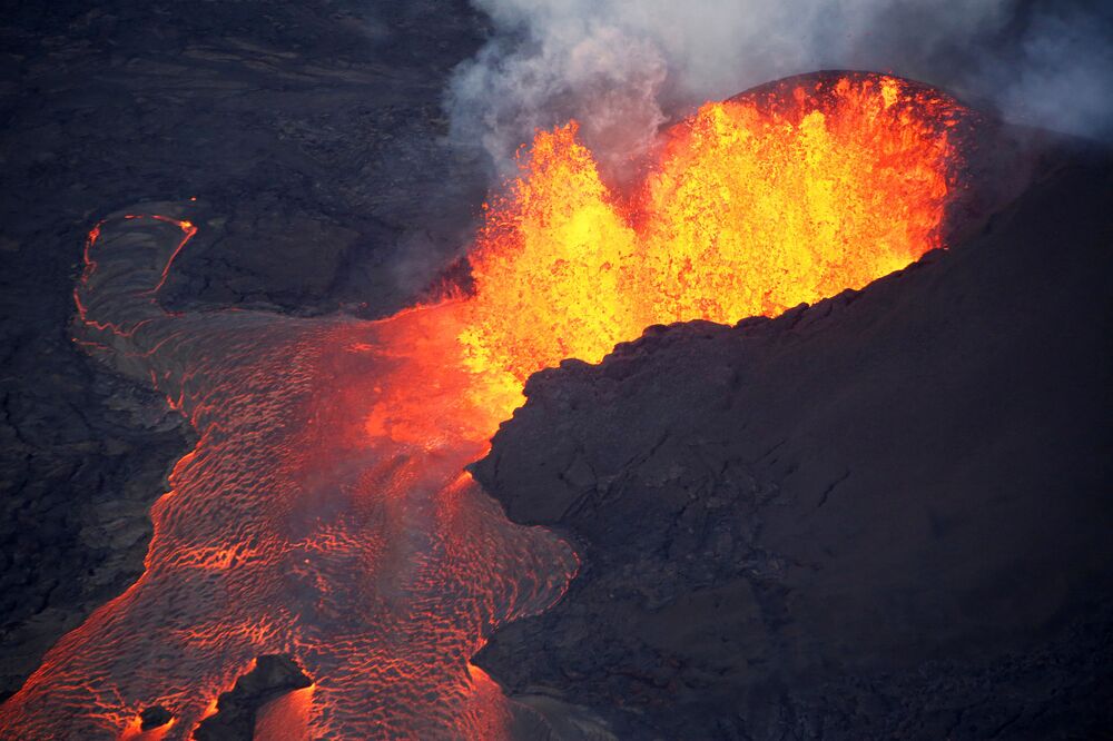 俯瞰火山